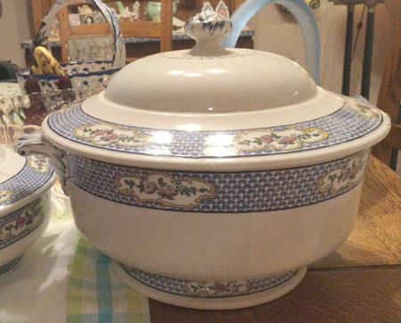 Nimes Tureen &  Lid