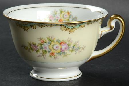 MEI989 Footed Cup