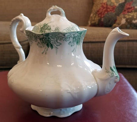 Majestic Green (Scalloped, No Gold Accent, Gold Tr) by John Maddock &amp; Sons
