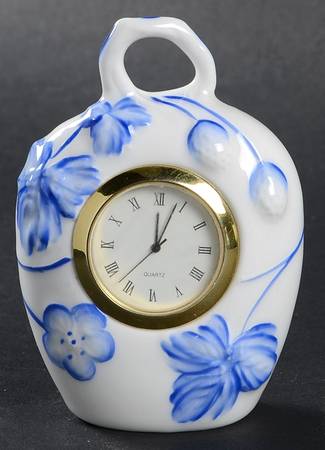 Victoria Strawberry Blue Quartz Clock