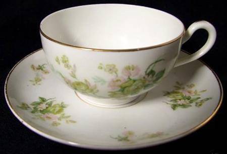 MUE133 Footed Cup & Saucer Set