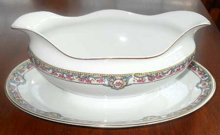 MEI1014 Gravy Boat with Attached Underplate