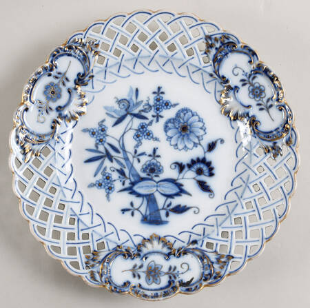 Blue Onion (Pierced, Gold Trim) Luncheon Plate