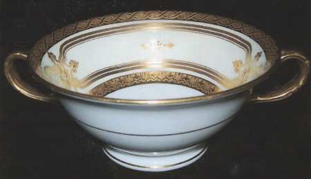 H4526 Footed Cream Soup Bowl