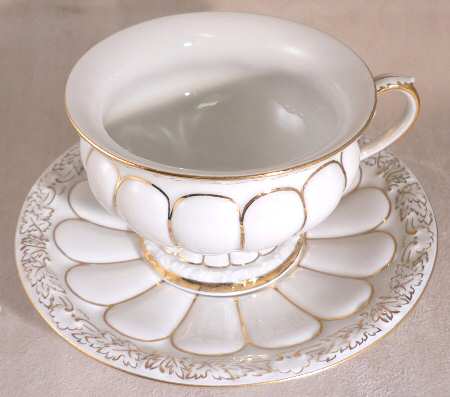 999998 Footed Cup & Saucer Set