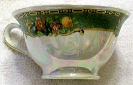 10455 (Luster) Footed Cup