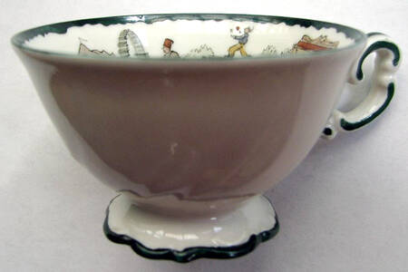 MUE136 Footed Cup