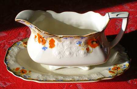 Coralette Gravy Boat & Underplate
