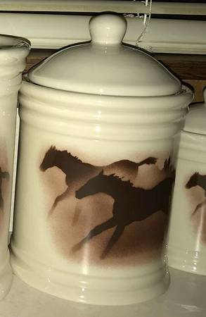 Montana Traditions Medium Canister & Lid