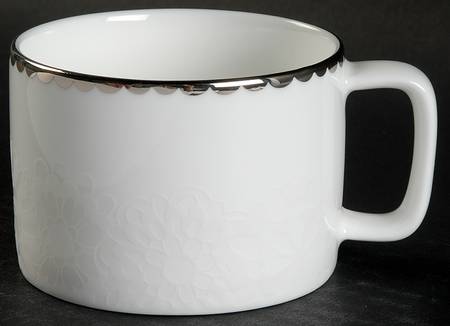 Merry White Flat Cup