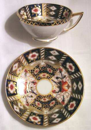 G6041 Footed Cup & Saucer Set