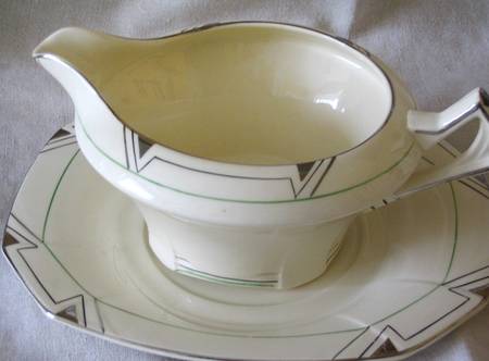 MEA268 Gravy Boat & Underplate