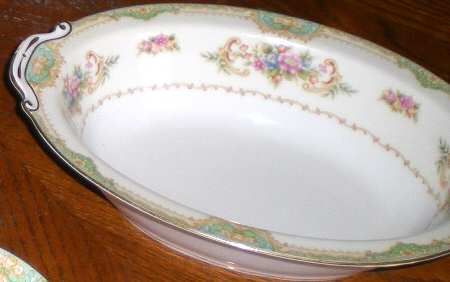 Sunnyvale (Green Border) 10" Oval Vegetable Bowl