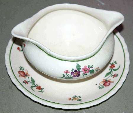 4737 Gravy Boat with Attached Underplate