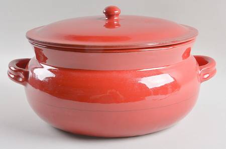 Classic Collection Red 3.75 Quart Round Covered Casserole