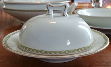 MUE142 Round Covered Butter
