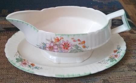 6643 Gravy Boat & Underplate/Relish
