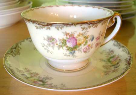 MEI1058 Footed Cup & Saucer Set