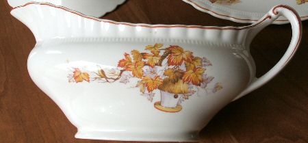 MEK286 Gravy Boat