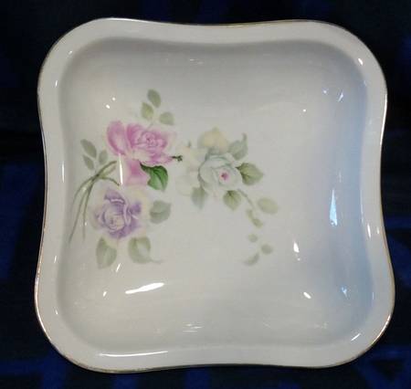 MUE146 10" Square Vegetable Bowl