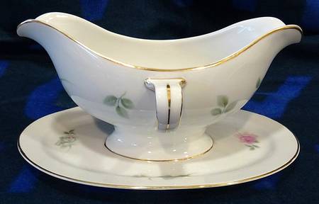 MUE146 Gravy Boat with Attached Underplate