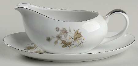 7486 Gravy Boat & Underplate