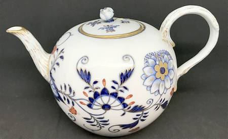 Blue Onion Rich Teapot & Lid