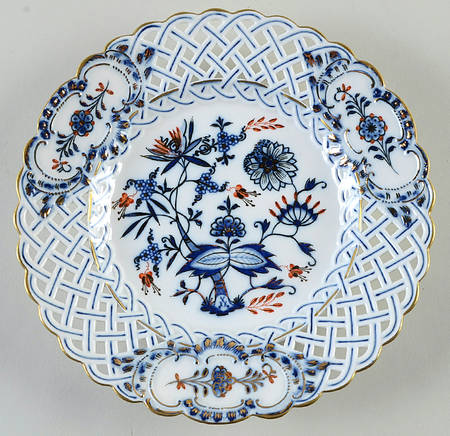 Blue Onion Rich Pierced Edge Luncheon Plate