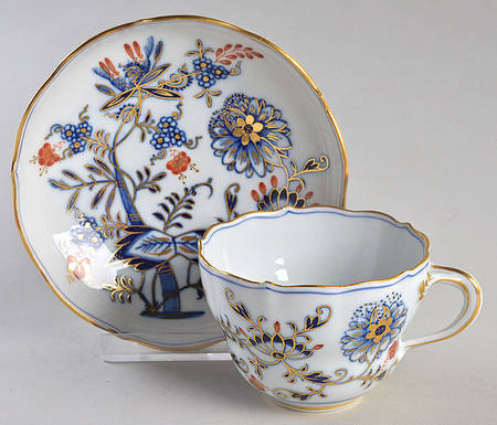 Blue Onion Rich Flat Cup & Saucer Set