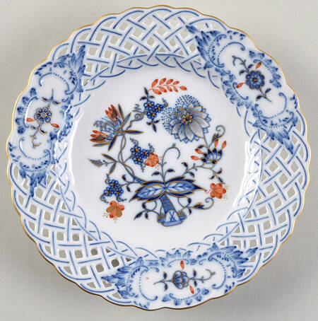 Blue Onion Rich Pierced Bread & Butter Plate