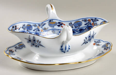 Blue Onion Rich Gravy Boat with Attached Underplate