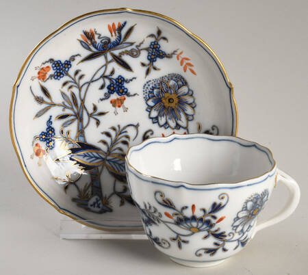 Blue Onion Rich Flat Cup & Saucer Set
