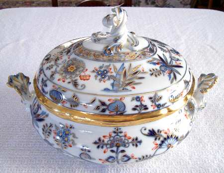 Blue Onion Rich Tureen &  Lid