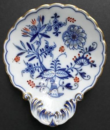 Blue Onion Rich Nut Dish