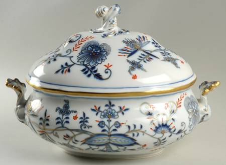 Blue Onion Rich Oval Tureen & Lid