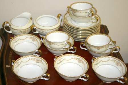 MEI1124 Footed Cup & Saucer Set