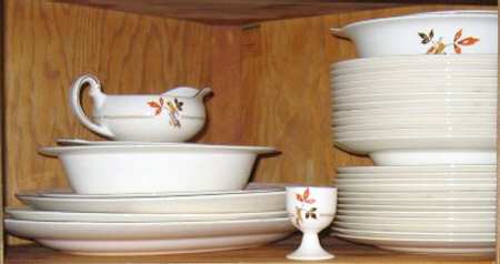Aloma Gravy Boat with Attached Underplate