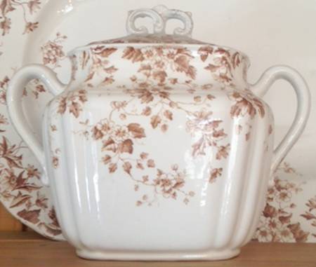 Clyde Sugar Bowl & Lid