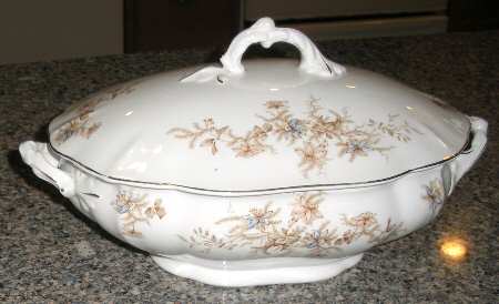 MAD224 Oval Covered Vegetable