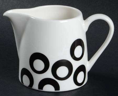 Circle Chic Black Creamer