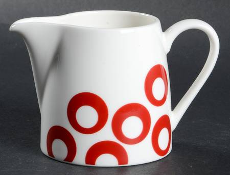 Circle Chic Red Creamer