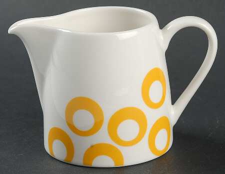Circle Chic Yellow Creamer