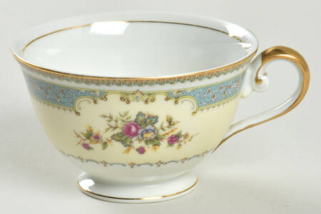 MEI1131 Footed Cup