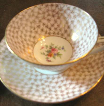 Ash4068 Footed Cup & Saucer Set