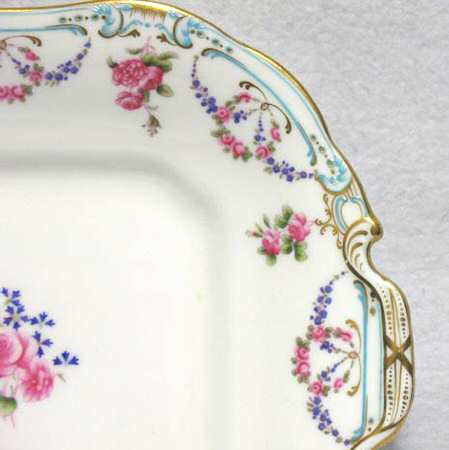 G7601 Square Handled Cake Plate