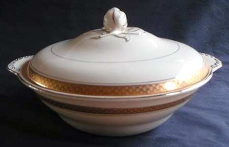 54161 Round Covered Vegetable