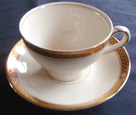 54161 Flat Cup & Saucer Set