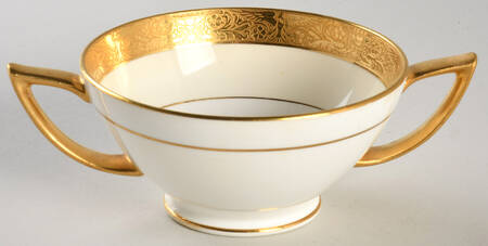 H3089 Footed Cream Soup Bowl