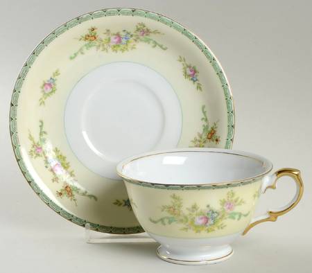 MEI1069 Footed Cup & Saucer Set