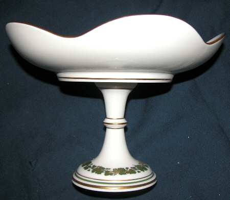 Full Green Vine (Gold Grapes) Round Compote (Height X Width)